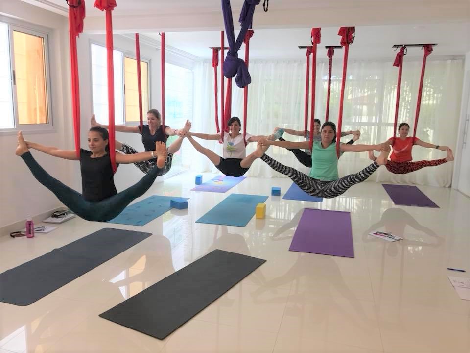 aula aerial yoga florianopolis sarah clothworthy aerial yoga brasil online (16)