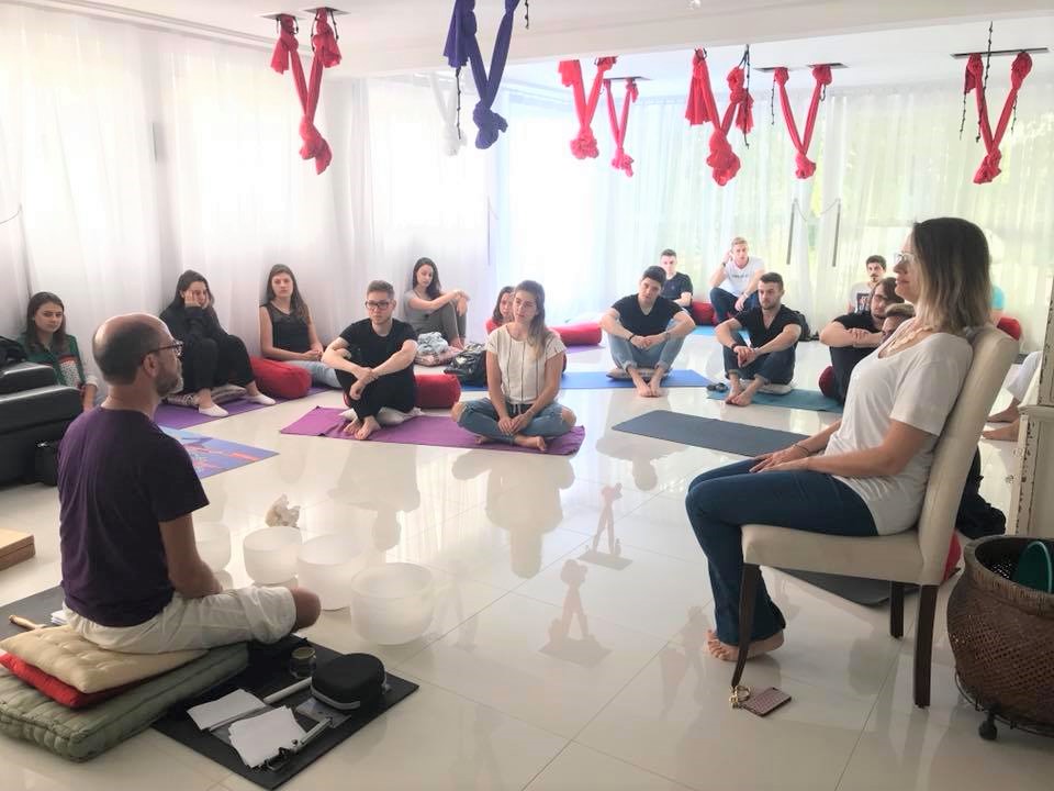 aula aerial yoga florianopolis sarah clothworthy aerial yoga brasil online (18)